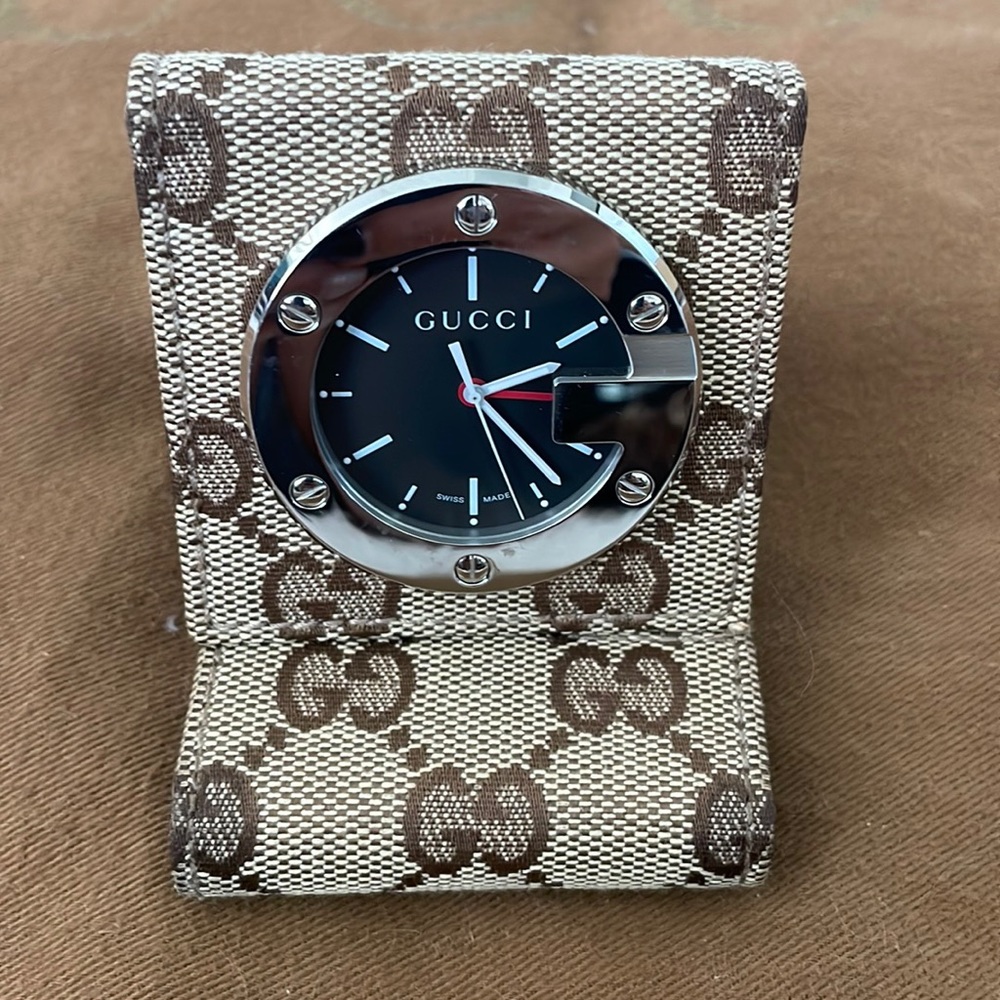 Gucci stand watch
